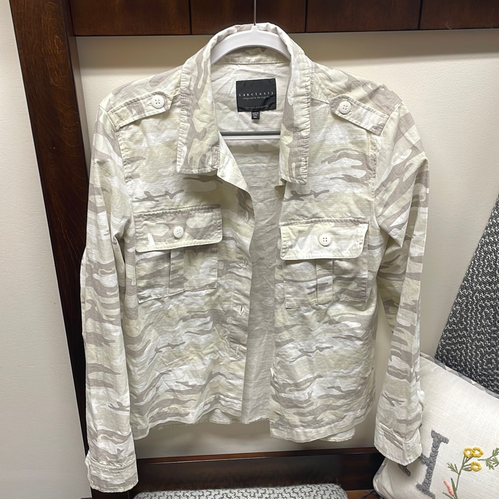 Cream tan white camo jacket! Adorable, with denim and fun for spring and summer